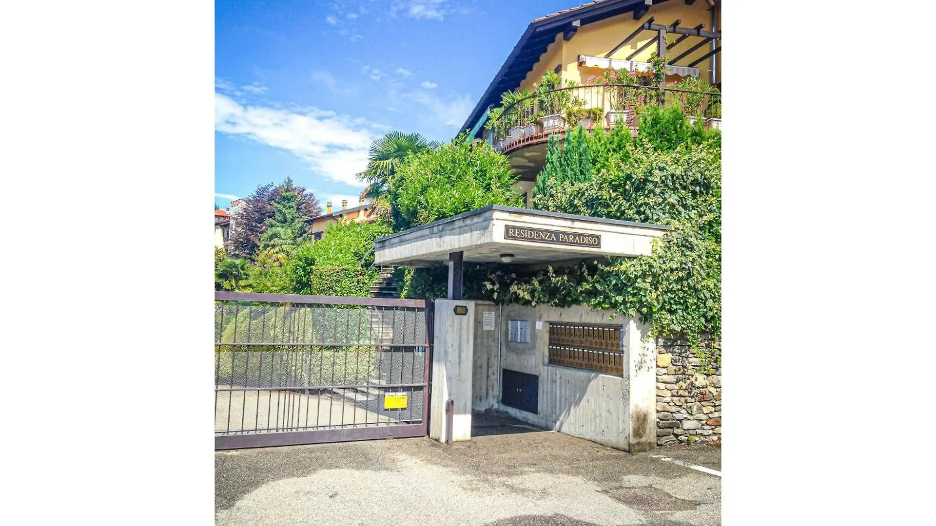 Residenza Paradiso Agra Apartment